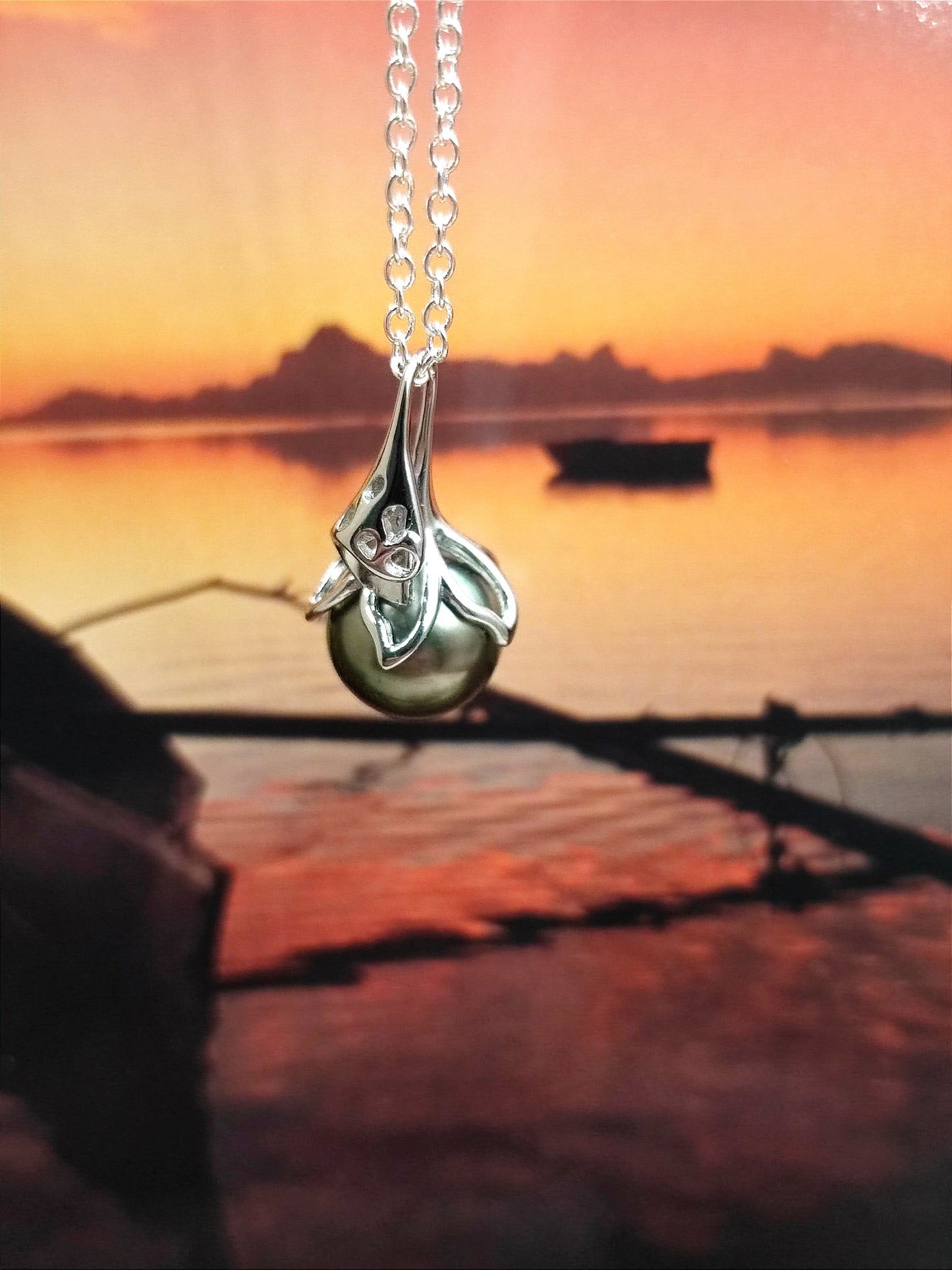 Pendentif Fleur en argent et sa Perle de tahiti