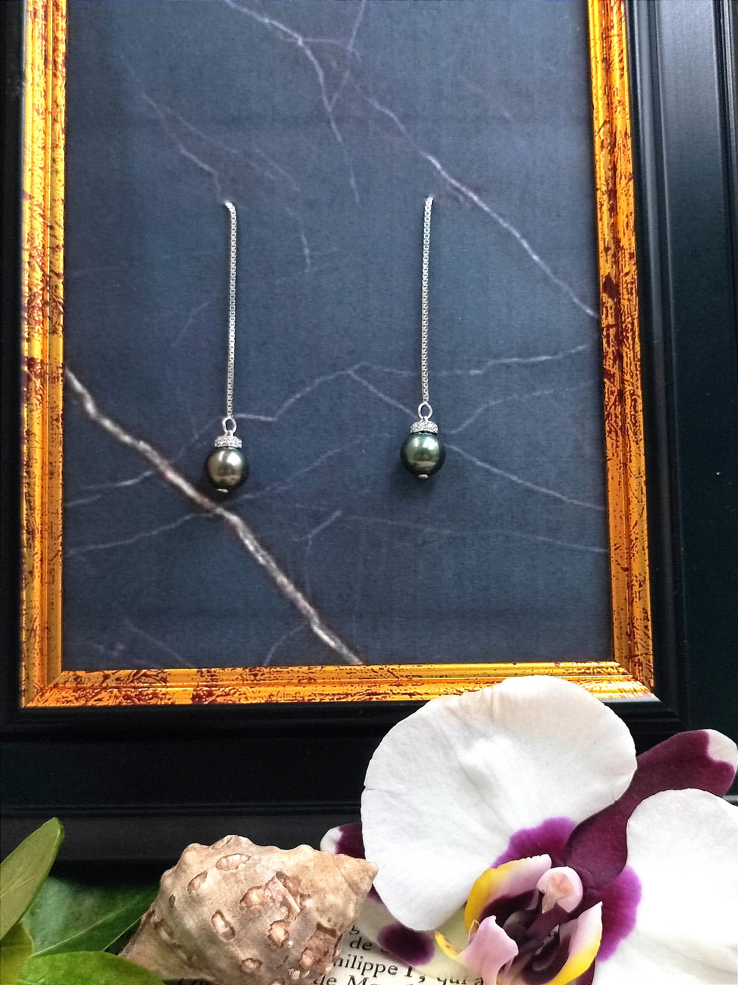 Boucles d'oreilles pendantes en argent et Perles de Tahiti.