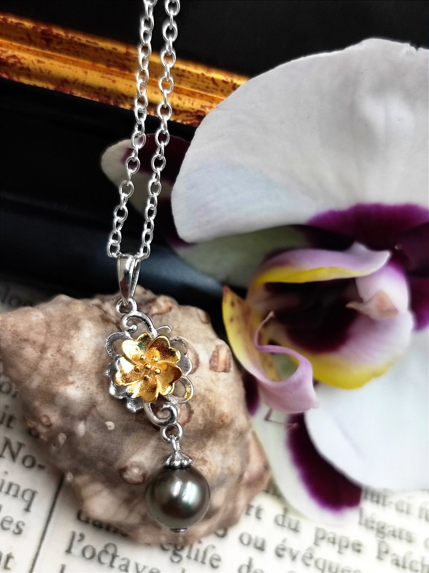 Pendentif fleur en argent et sa Perle de Tahiti